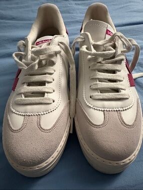 Victoria White Sneakers with Pink Accent